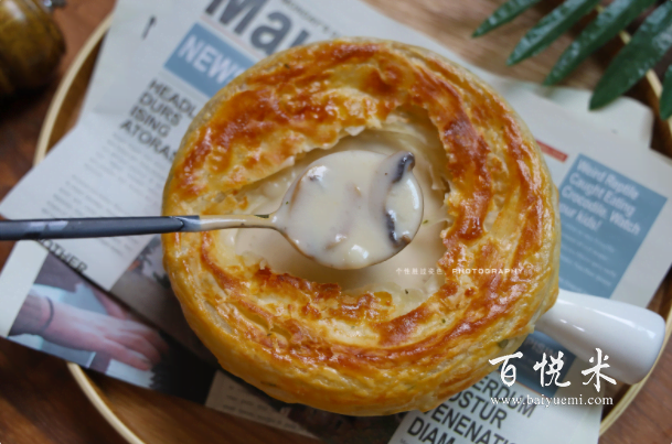 超級好吃的酥皮奶油蘑菇湯,湯汁濃稠,奶香四溢